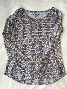 LOFT Vintage Soft 
Floral Medallion Long-Sleeve Tee Scoop Neck 100% Cotton Small